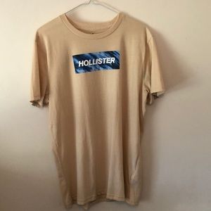 Hollister t-shirt. Medium. Creme color.